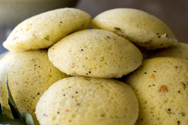 ಸ್ವಲ್ಪ ತಿಳ್ಕೊಳಿ | ಫಸ್ಟ್ ಟೈಮ್ ರವೆ ಇಡ್ಲಿ ಹುಟ್ಟಿದ್ದೆಲ್ಲಿ ಗೊತ್ತಾ? ಇದರ ಹಿಂದಿದೆ ಇಂಟ್ರೆಸ್ಟಿಂಗ್ ಕಹಾನಿ!